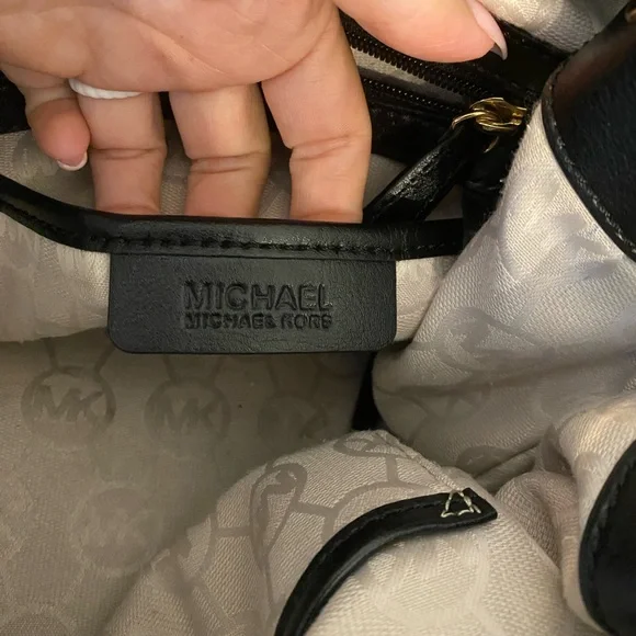 Michael Kors Marina Large Tie Dye Drawstring Bucket Tote - Picture 7 of 8